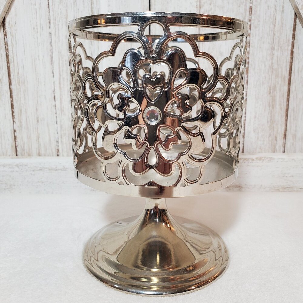 Bath & Body Works Flower Heart 3-Wick Candle Holder Sleeve